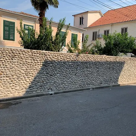 Bed & Breakfast Vintage Shkoder
