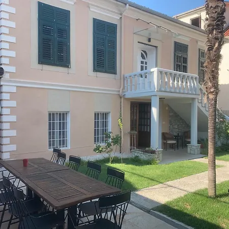 Vintage Bed & Breakfast